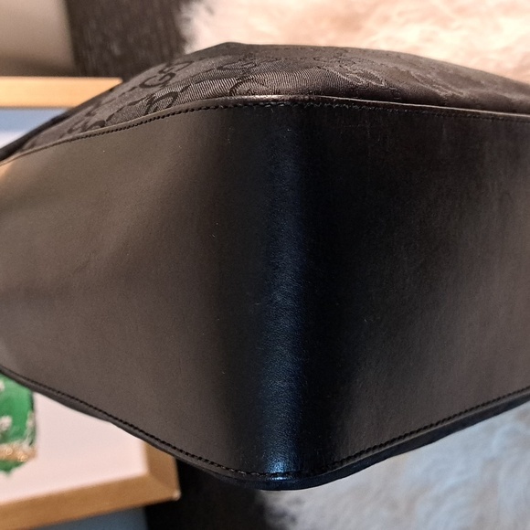 Gucci GG Canvas Shoulder Bag with COA EUC - Picture 10 of 17